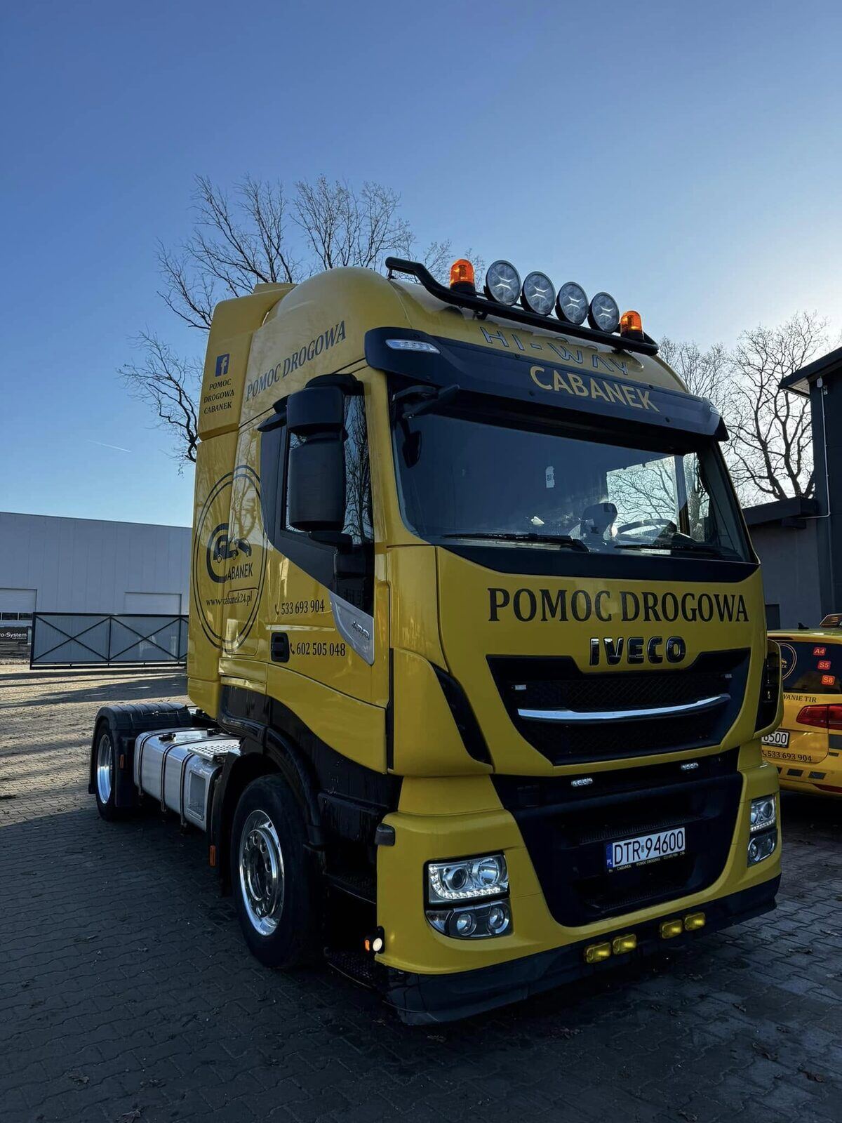 DAF XF z hakiem · holowanie zestawu
